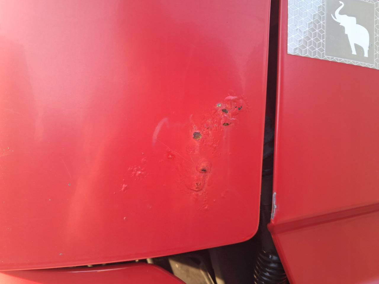 VOLVO MASKA KOMPLETNA GÓRNA ATRAPA KABINY VOLVO FM 4 FMX EURO 6 - Capotă pentru Camion: Foto 3 VOLVO MASKA KOMPLETNA GÓRNA ATRAPA KABINY VOLVO FM 4 FMX EURO 6 - Capotă pentru Camion: Foto 3