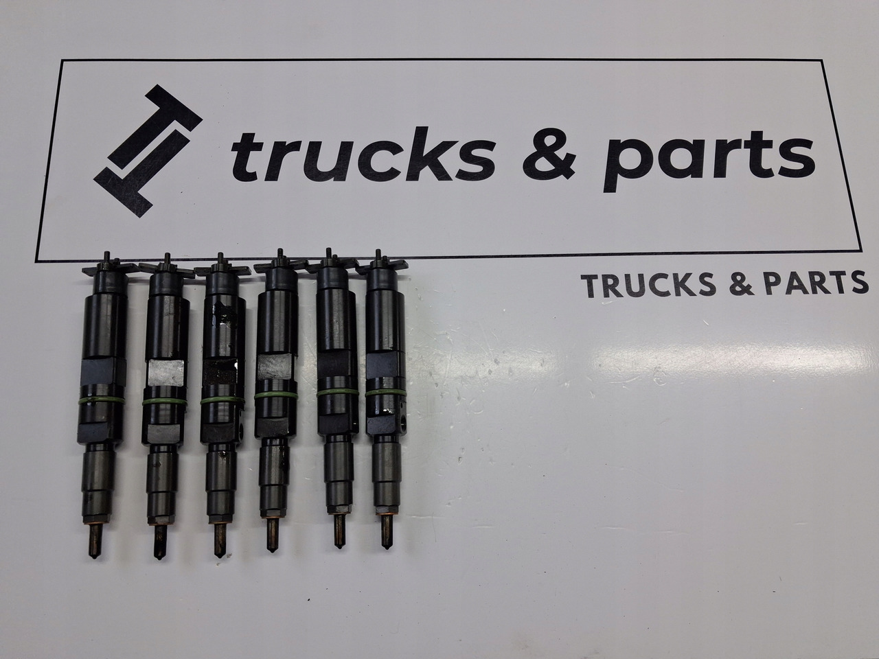 VOLVO POMPOWTRYSKIWACZE WTRYSKI VOLVO FL RENAULT GAMA D D8K - Injector pentru Camion: Foto 1 VOLVO POMPOWTRYSKIWACZE WTRYSKI VOLVO FL RENAULT GAMA D D8K - Injector pentru Camion: Foto 1