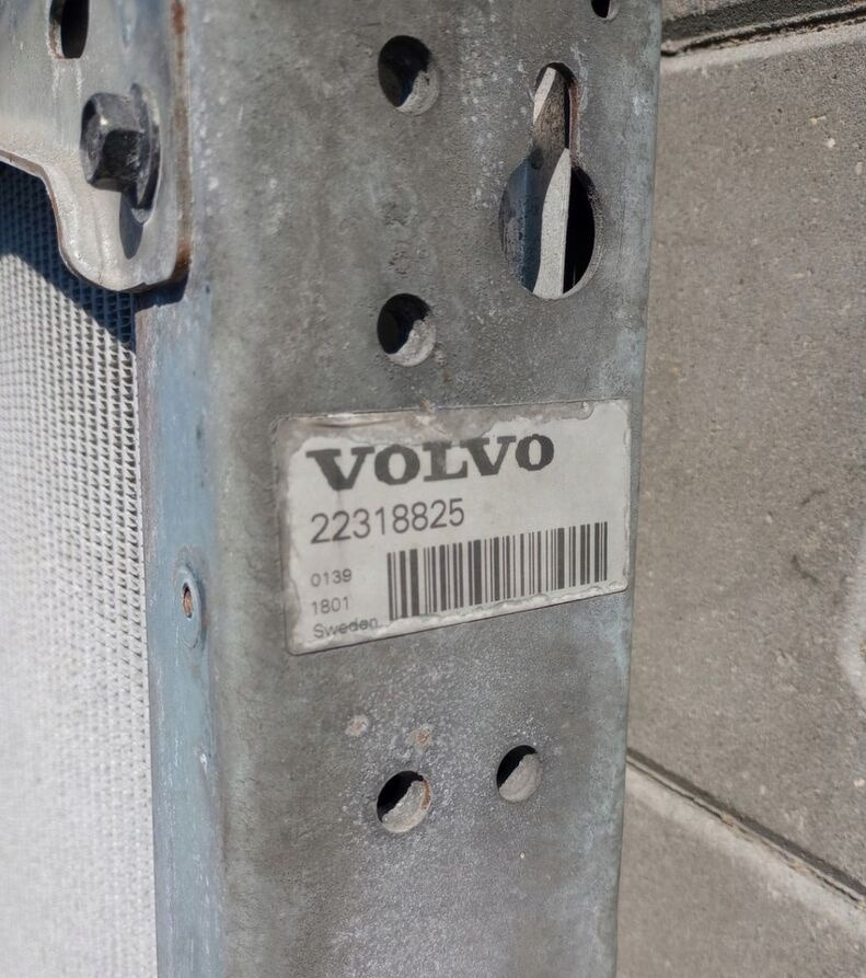 Volvo CHŁODNICA WODY CIECZY VOLVO FH 4 RENAULT GAMA T - Radiator pentru Camion: Foto 4 Volvo CHŁODNICA WODY CIECZY VOLVO FH 4 RENAULT GAMA T - Radiator pentru Camion: Foto 4