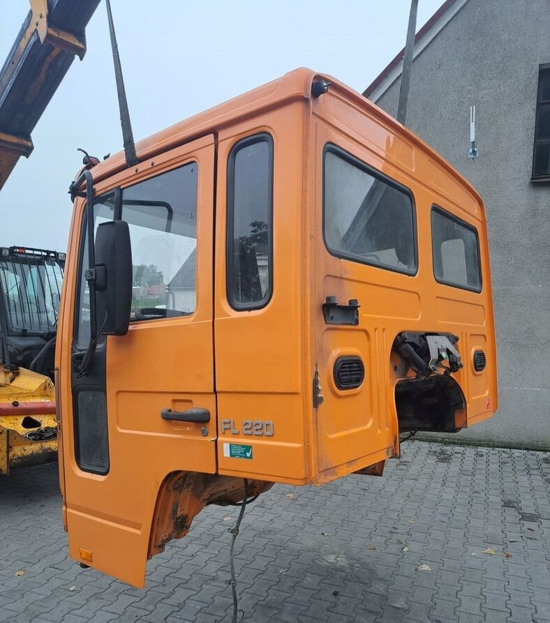 Volvo FL 6 00-06 - Cabină pentru Camion: Foto 3 Volvo FL 6 00-06 - Cabină pentru Camion: Foto 3