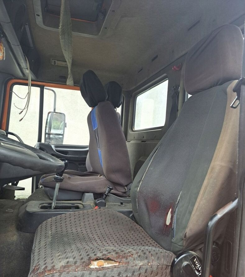 Volvo FL 6 00-06 - Cabină pentru Camion: Foto 4 Volvo FL 6 00-06 - Cabină pentru Camion: Foto 4