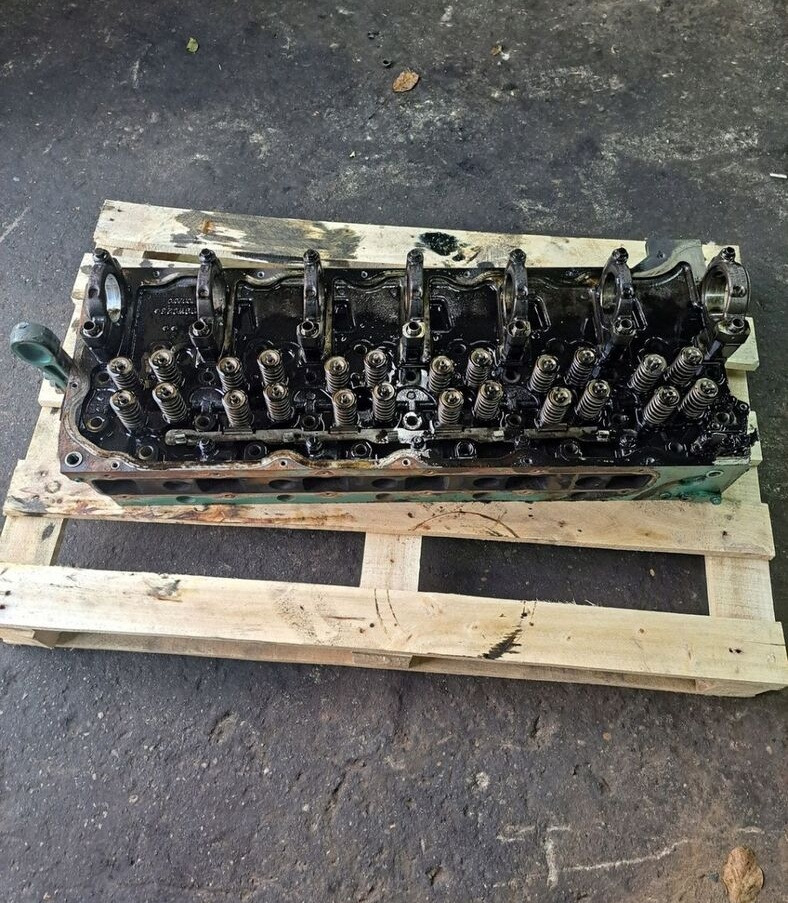 Volvo GŁOWICA SILNIKA ZAWORAMI FM 9 D9 D11C 20464480 - Chiulasă pentru Camion: Foto 4 Volvo GŁOWICA SILNIKA ZAWORAMI FM 9 D9 D11C 20464480 - Chiulasă pentru Camion: Foto 4