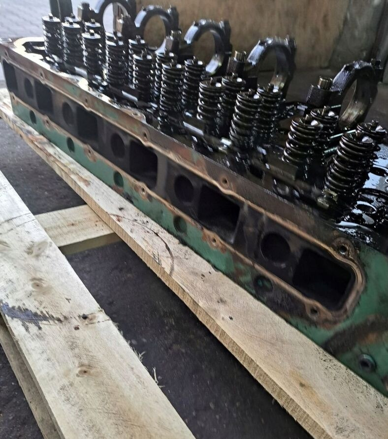 Volvo GŁOWICA SILNIKA ZAWORAMI FM 9 D9 D11C 20464480 - Chiulasă pentru Camion: Foto 3 Volvo GŁOWICA SILNIKA ZAWORAMI FM 9 D9 D11C 20464480 - Chiulasă pentru Camion: Foto 3