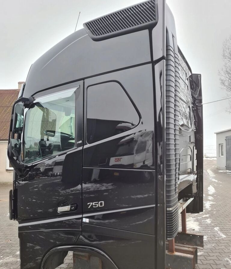 Volvo KOMPLETNA FH 16 750 EURO 6 GLOBETROTTER 2018 ROK Volvo VOLVO FH 16 750 EURO 6 GLOBETROTTER 2018 ROK - Cabină pentru Camion: Foto 3 Volvo KOMPLETNA FH 16 750 EURO 6 GLOBETROTTER 2018 ROK Volvo VOLVO FH 16 750 EURO 6 GLOBETROTTER 2018 ROK - Cabină pentru Camion: Foto 3