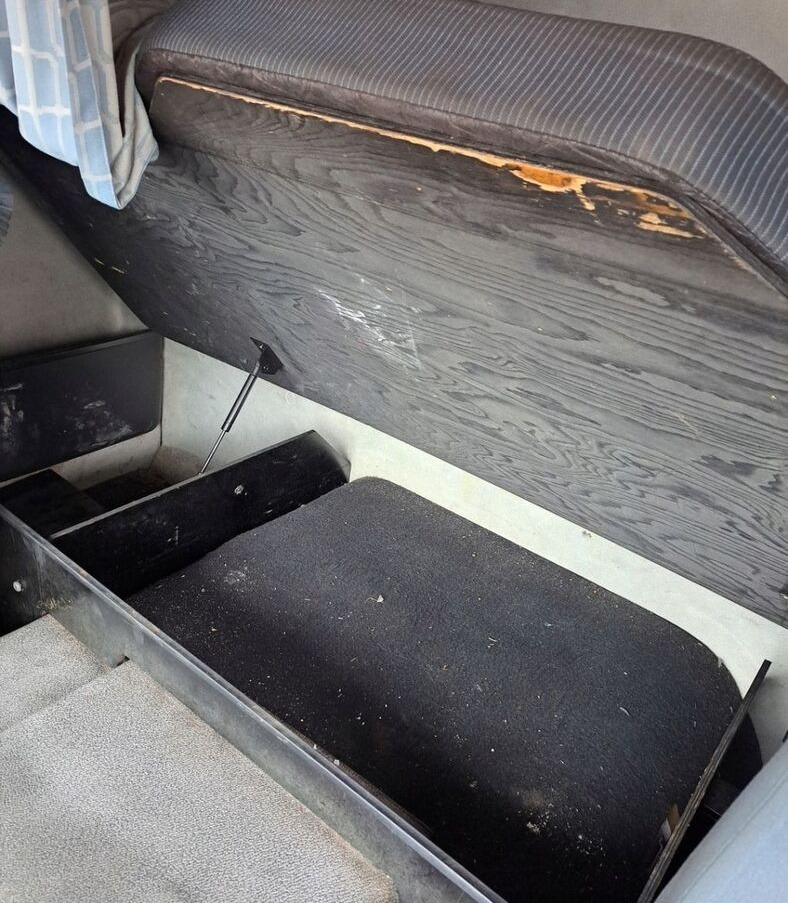 Volvo ŁÓŻKO DOLNE MATERAC STELAŻ VOLVO FE KOMPLETNE - Scaun pentru Camion: Foto 3 Volvo ŁÓŻKO DOLNE MATERAC STELAŻ VOLVO FE KOMPLETNE - Scaun pentru Camion: Foto 3