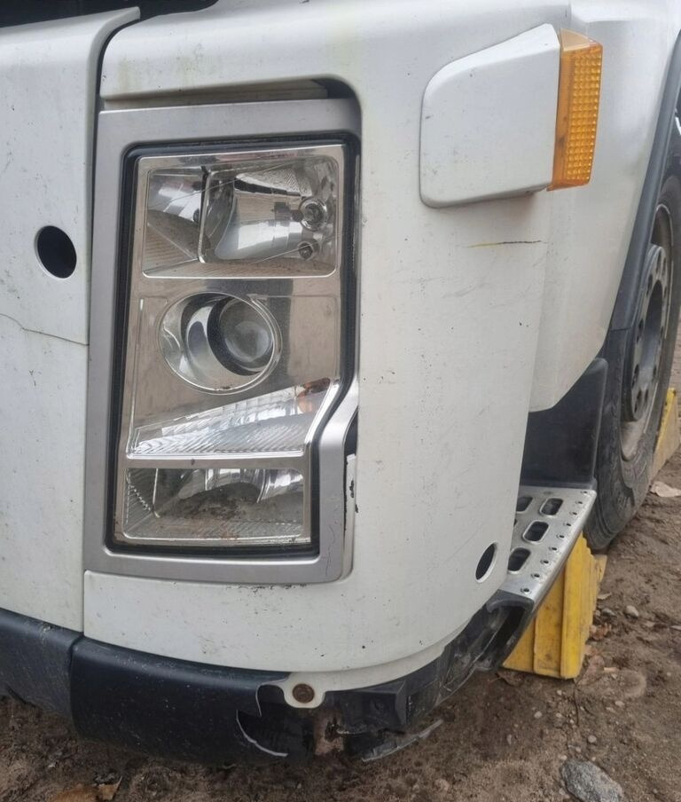 Volvo PRZÓD KOMPLETNY LAMPA OSŁONA Volvo FH FM 7 9 12 13 - Bară de protecție pentru Camion: Foto 3 Volvo PRZÓD KOMPLETNY LAMPA OSŁONA Volvo FH FM 7 9 12 13 - Bară de protecție pentru Camion: Foto 3