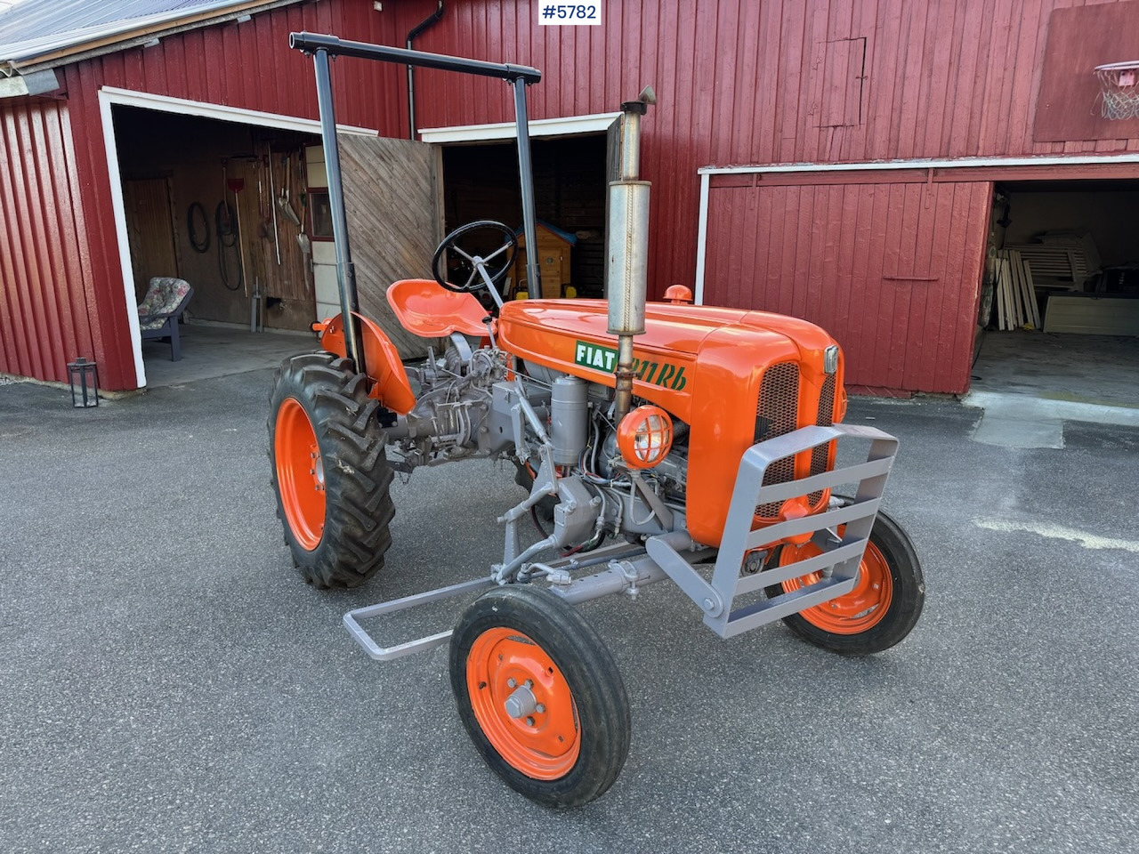 1962 Fiat 211 Rb w/ row cleaner stand. - Tractor agricol: Foto 1 1962 Fiat 211 Rb w/ row cleaner stand. - Tractor agricol: Foto 1