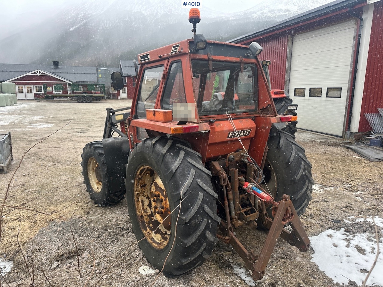 1982 Fiat 780 DT w/ front loader, snow shovel, chains, top link, triangle and extra set of twin wheels. - Tractor agricol: Foto 5 1982 Fiat 780 DT w/ front loader, snow shovel, chains, top link, triangle and extra set of twin wheels. - Tractor agricol: Foto 5