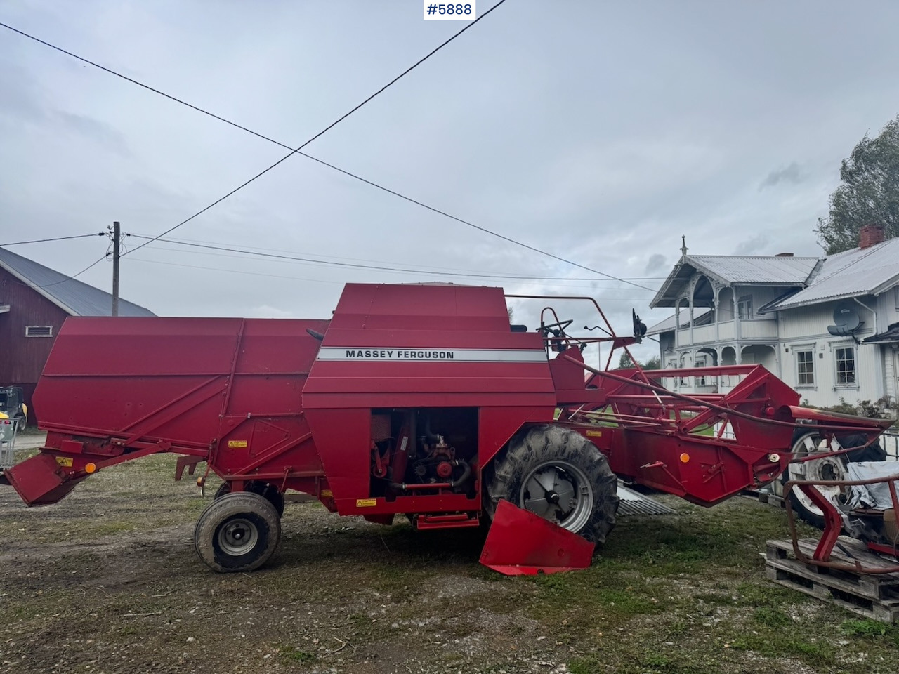 1986 Massey Ferguson 330 combine harvester - Combină de recoltat cereale: Foto 1 1986 Massey Ferguson 330 combine harvester - Combină de recoltat cereale: Foto 1