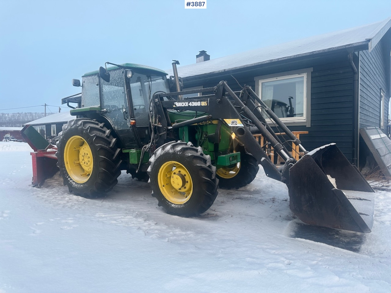 1987 John Deere Power Synchron 2450 4x4 w/ Quicke 4300 front loader, snow blower and gravel bucket. WATCH VIDEO. - Tractor agricol: Foto 1 1987 John Deere Power Synchron 2450 4x4 w/ Quicke 4300 front loader, snow blower and gravel bucket. WATCH VIDEO. - Tractor agricol: Foto 1