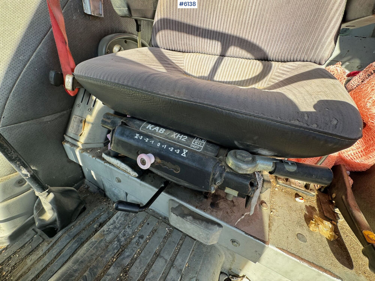 Tractor agricol 1992 Massey Ferguson 372: Foto 17