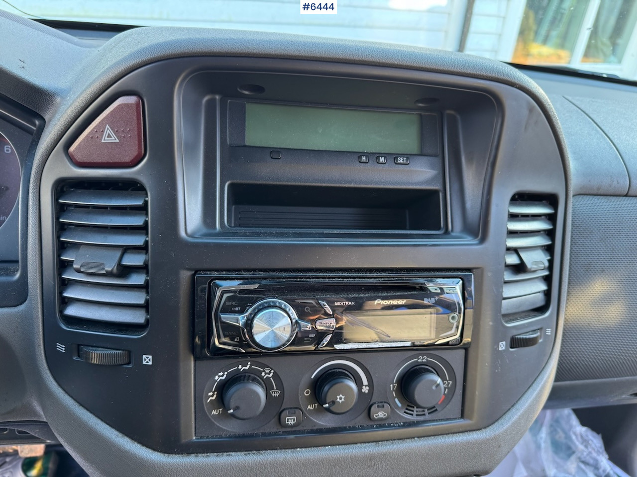 Automobil 2000 Mitsubishi Pajero GLX with 7 seats: Foto 14