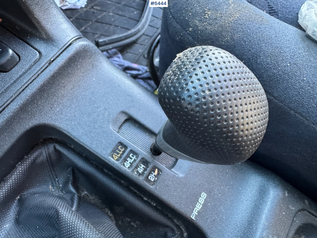 Automobil 2000 Mitsubishi Pajero GLX with 7 seats: Foto 12