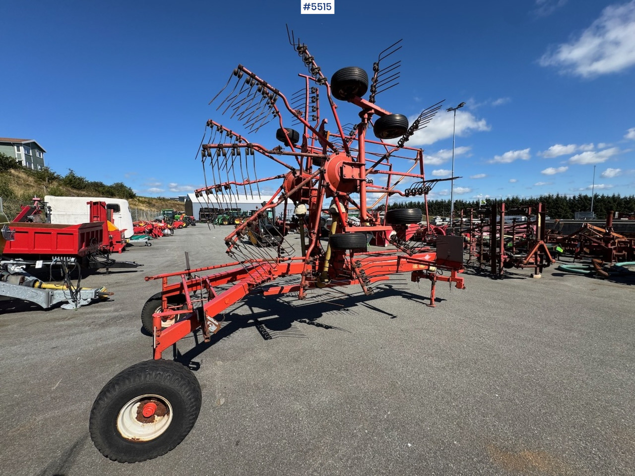 2002 Kuhn GA 7301 Collecting rake - Utilaje pentru fân: Foto 1 2002 Kuhn GA 7301 Collecting rake - Utilaje pentru fân: Foto 1