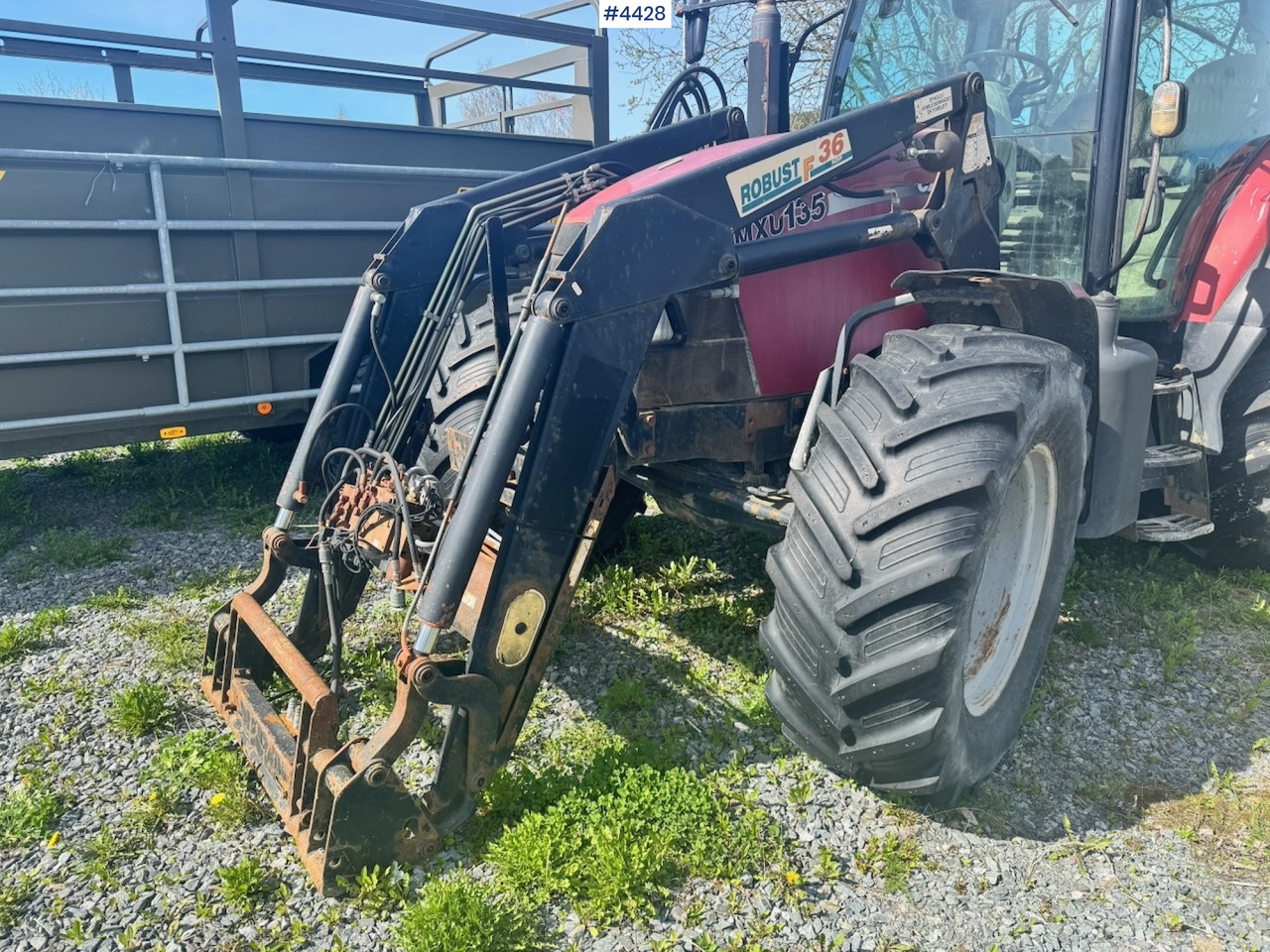 2004 Case MXU 135 4x4 w/ Front Loader. - Tractor agricol: Foto 2 2004 Case MXU 135 4x4 w/ Front Loader. - Tractor agricol: Foto 2