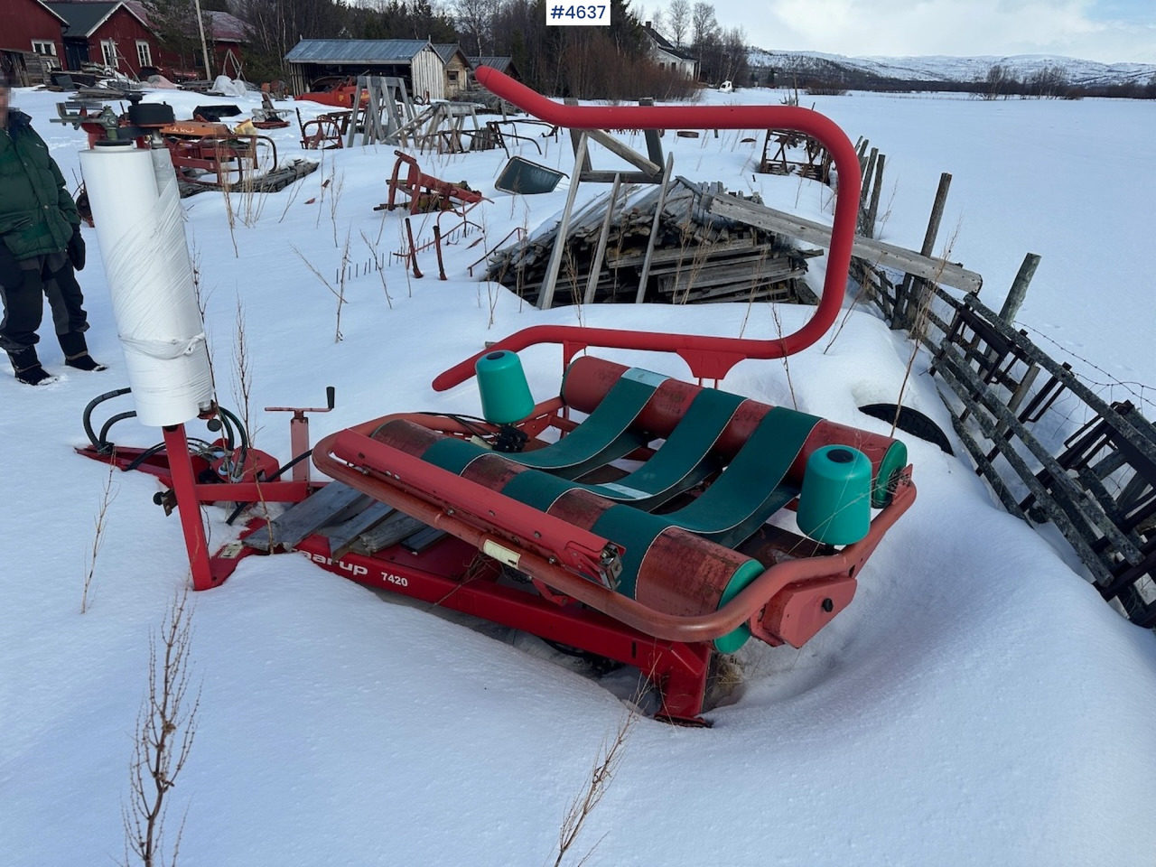 2004 Taarup 7420 Round bale wrapper - Utilaje pentru fân: Foto 1 2004 Taarup 7420 Round bale wrapper - Utilaje pentru fân: Foto 1
