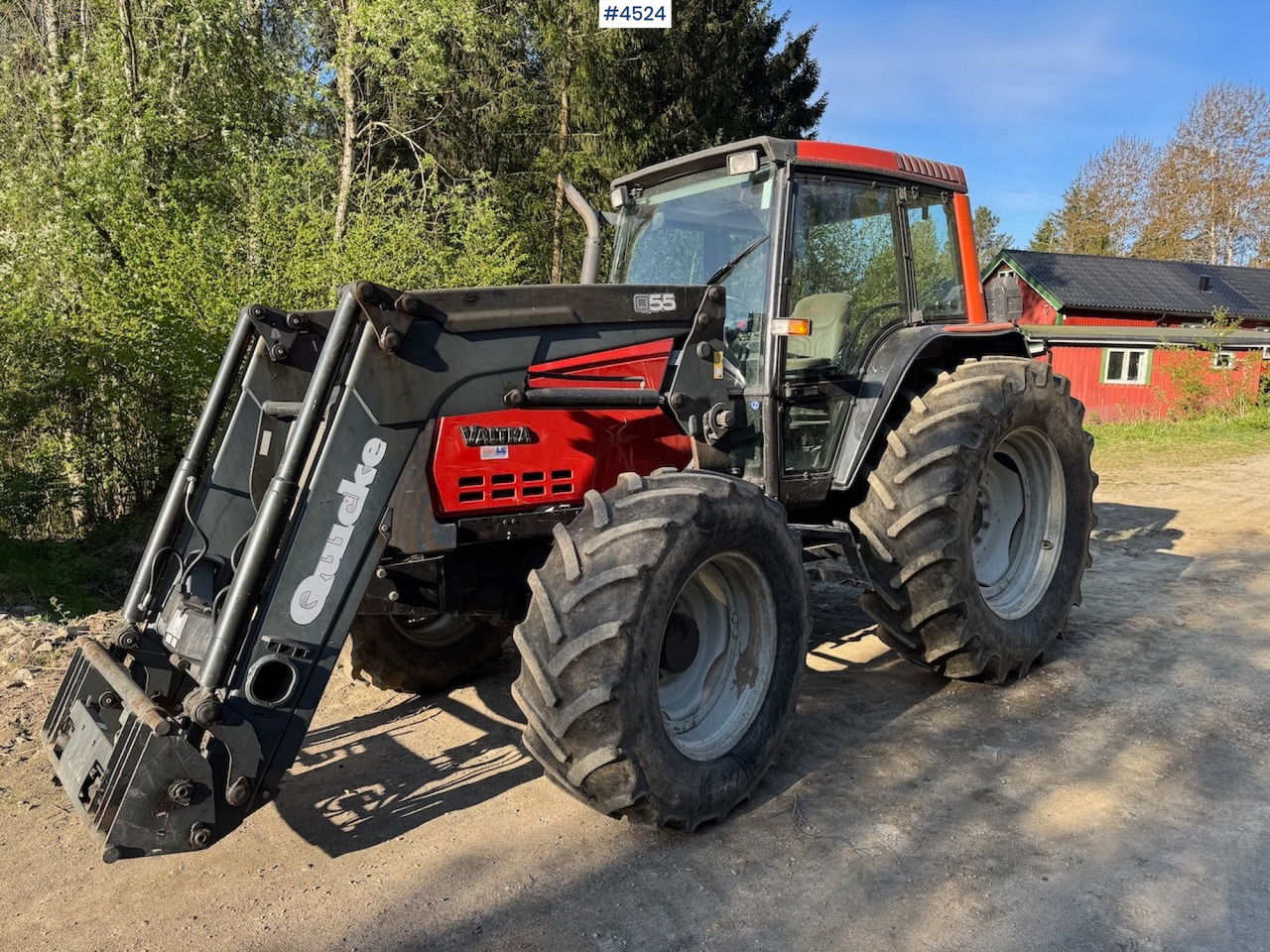 2005 Valtra 6850 w/front loader - Tractor agricol: Foto 2 2005 Valtra 6850 w/front loader - Tractor agricol: Foto 2