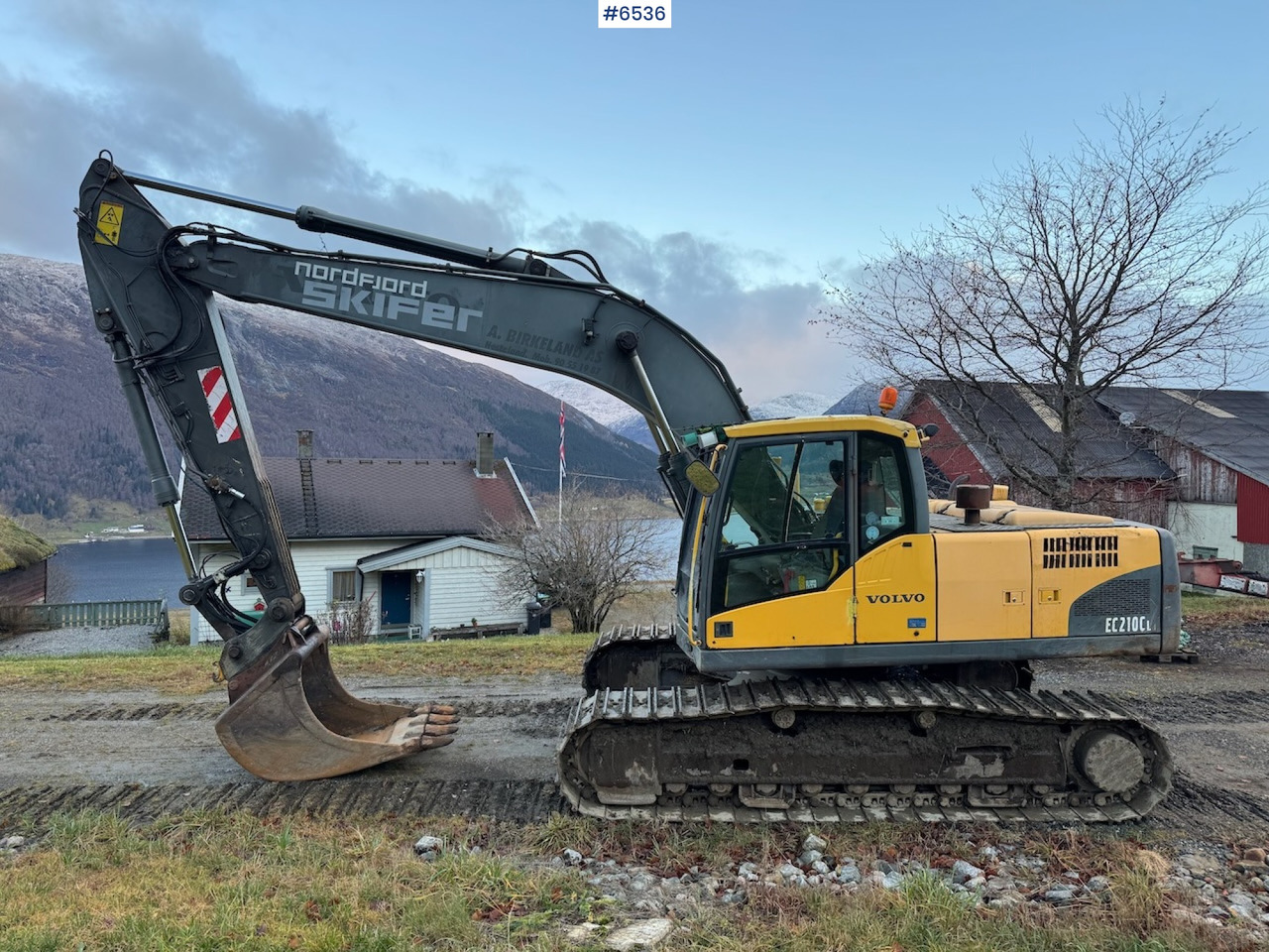 2007 Volvo EC 210 CL w/ excavator bucket and good chassis. - Excavator: Foto 1 2007 Volvo EC 210 CL w/ excavator bucket and good chassis. - Excavator: Foto 1