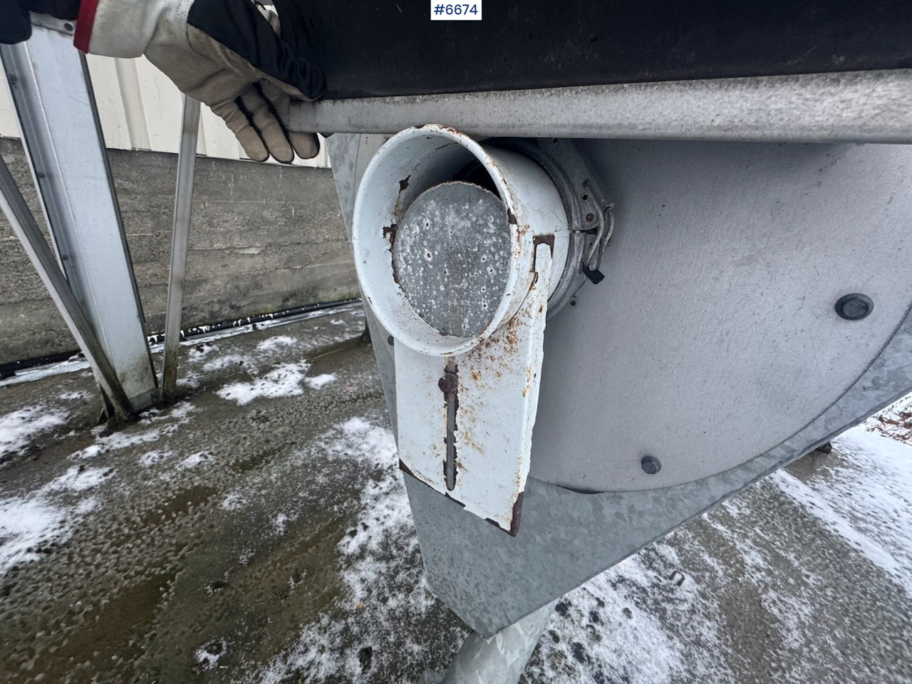 Utilaje de creştere vite 2010 Mafa Outdoor silo w/ level switch and inlet screw: Foto 13 Utilaje de creştere vite 2010 Mafa Outdoor silo w/ level switch and inlet screw: Foto 13