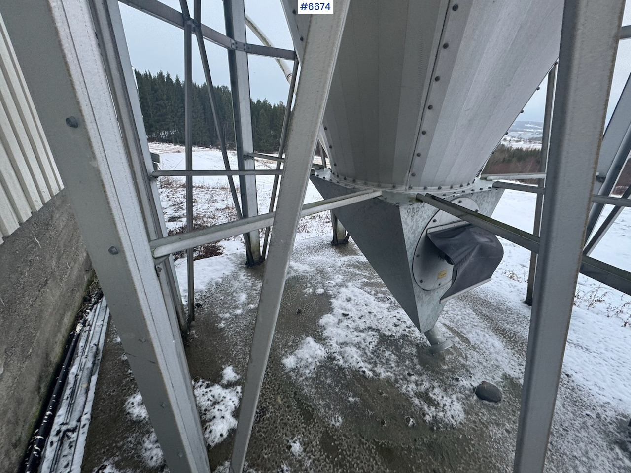 Utilaje de creştere vite 2010 Mafa Outdoor silo w/ level switch and inlet screw: Foto 10 Utilaje de creştere vite 2010 Mafa Outdoor silo w/ level switch and inlet screw: Foto 10