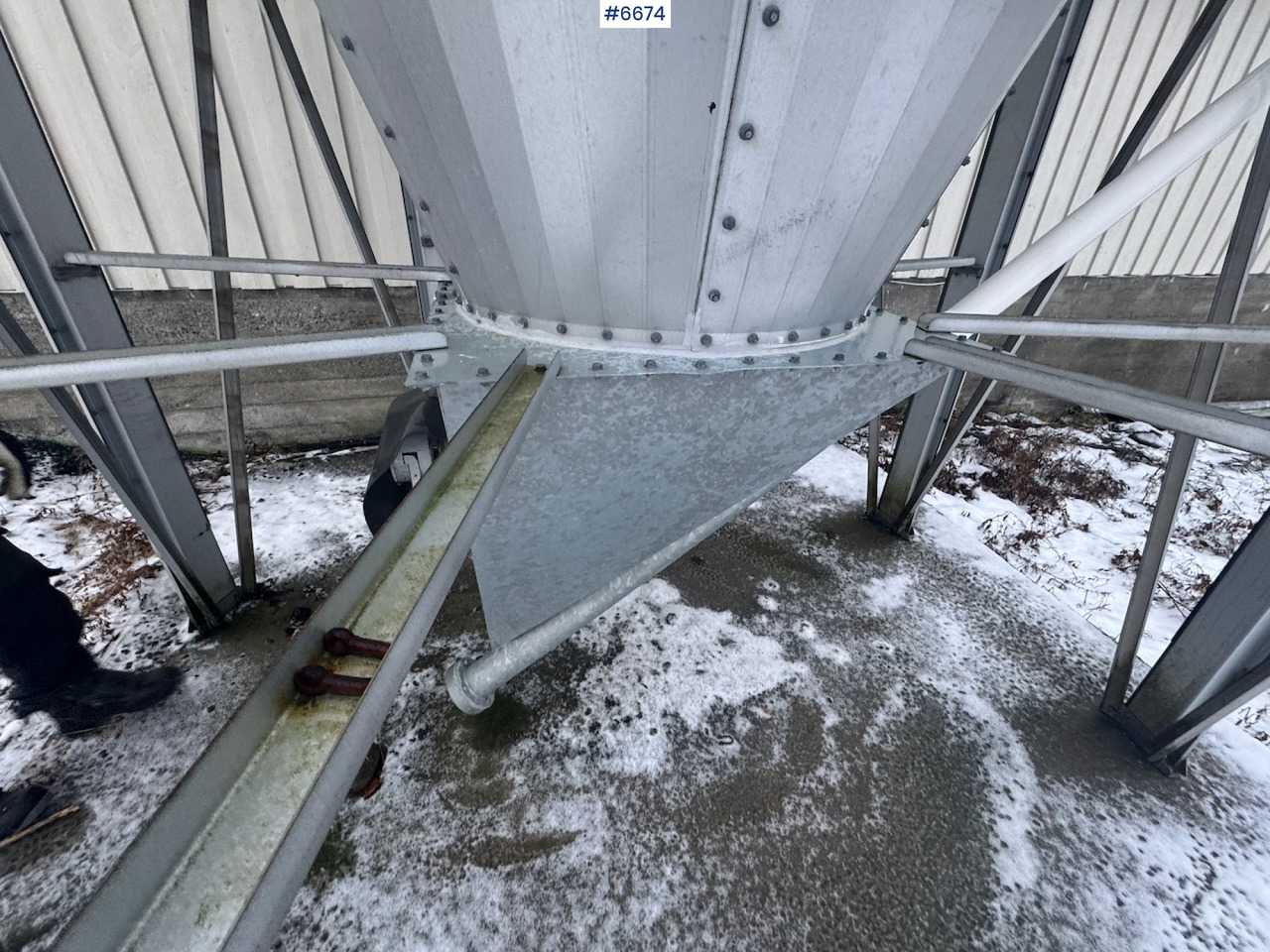 Utilaje de creştere vite 2010 Mafa Outdoor silo w/ level switch and inlet screw: Foto 12 Utilaje de creştere vite 2010 Mafa Outdoor silo w/ level switch and inlet screw: Foto 12