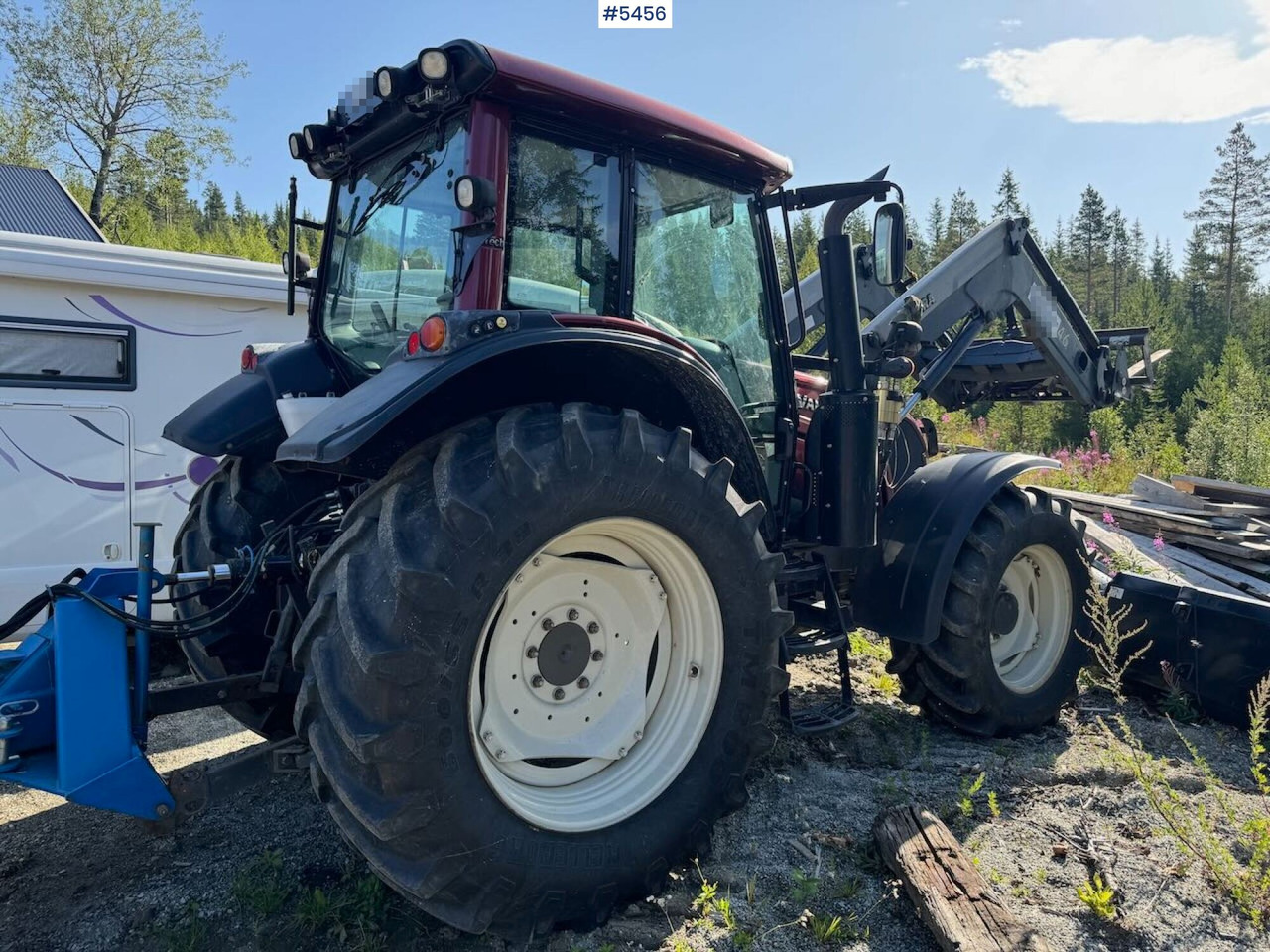 2015 Valtra N123 w/ front loader - Tractor agricol: Foto 2 2015 Valtra N123 w/ front loader - Tractor agricol: Foto 2