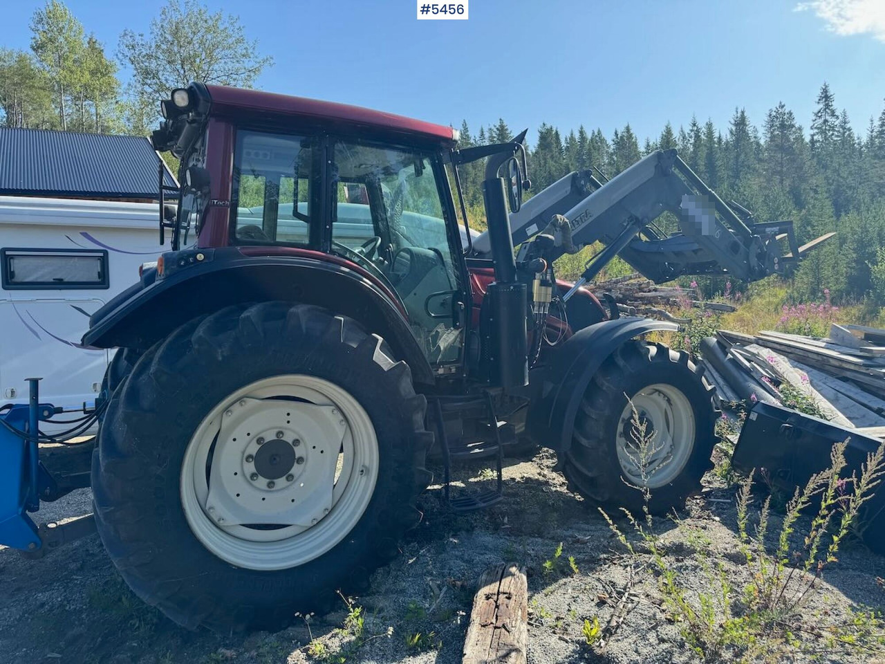 2015 Valtra N123 w/ front loader - Tractor agricol: Foto 3 2015 Valtra N123 w/ front loader - Tractor agricol: Foto 3