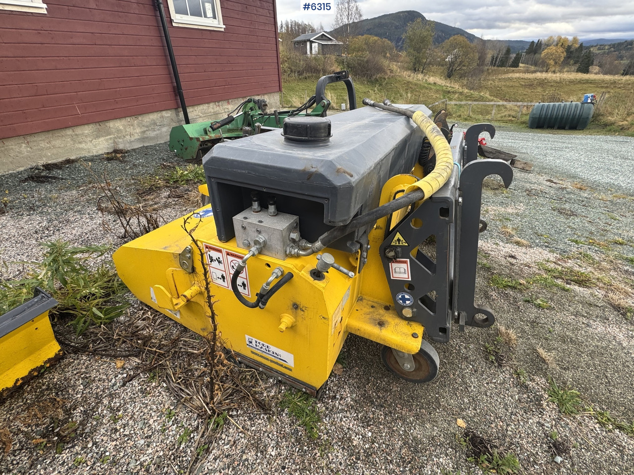 2016 VAMA 2000 Sweeping broom w/ side broom - Perie: Foto 1 2016 VAMA 2000 Sweeping broom w/ side broom - Perie: Foto 1