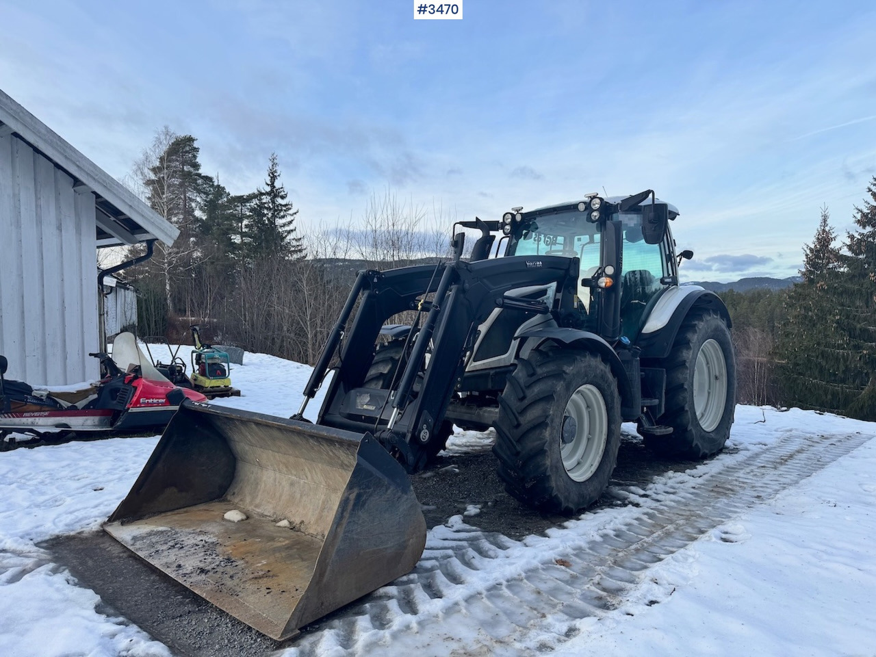 2019 Valtra N134 w/ Front loader and bucket. 900 hours! - Tractor agricol: Foto 1 2019 Valtra N134 w/ Front loader and bucket. 900 hours! - Tractor agricol: Foto 1