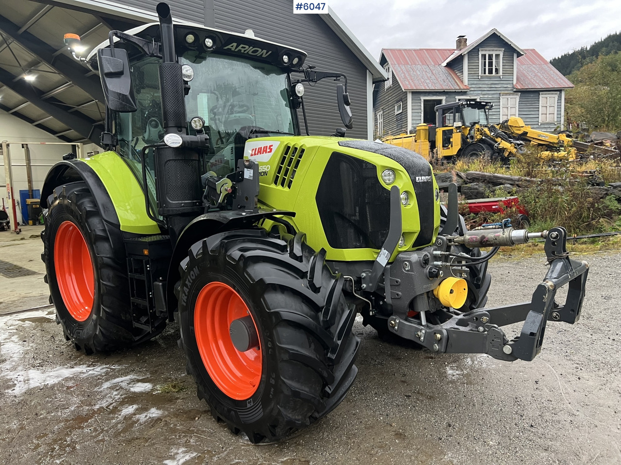 2023 Claas Arion 550 w/ quicke front loader with weight and PTO and front hydraulics - Tractor agricol: Foto 1 2023 Claas Arion 550 w/ quicke front loader with weight and PTO and front hydraulics - Tractor agricol: Foto 1