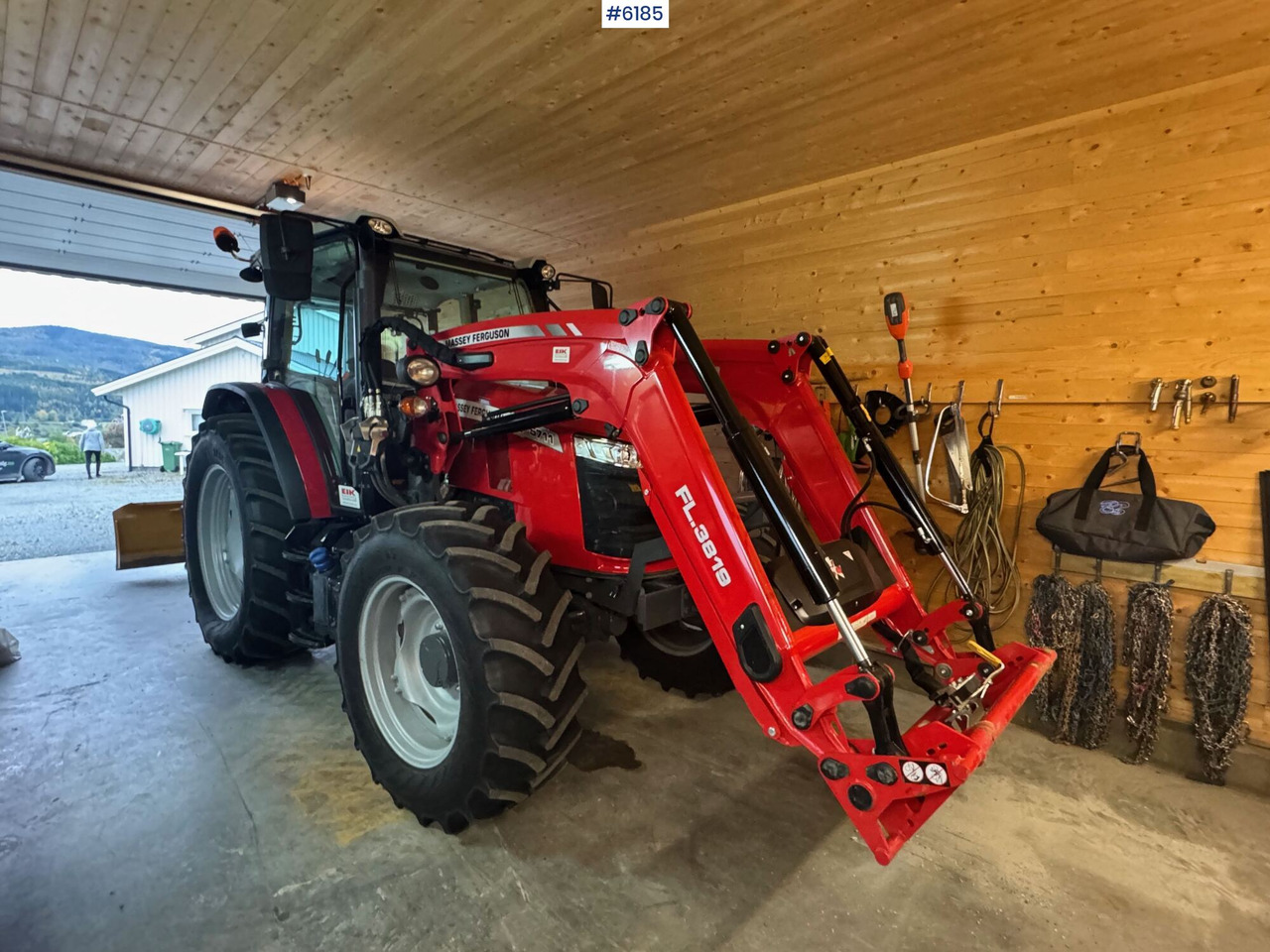 2023 Massey Ferguson 5711M Dyna w/ loader with 3rd function. Only 115 hours! - Tractor agricol: Foto 1 2023 Massey Ferguson 5711M Dyna w/ loader with 3rd function. Only 115 hours! - Tractor agricol: Foto 1