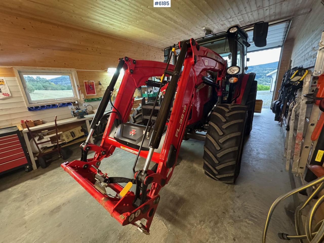 2023 Massey Ferguson 5711M Dyna w/ loader with 3rd function. Only 115 hours! - Tractor agricol: Foto 4 2023 Massey Ferguson 5711M Dyna w/ loader with 3rd function. Only 115 hours! - Tractor agricol: Foto 4
