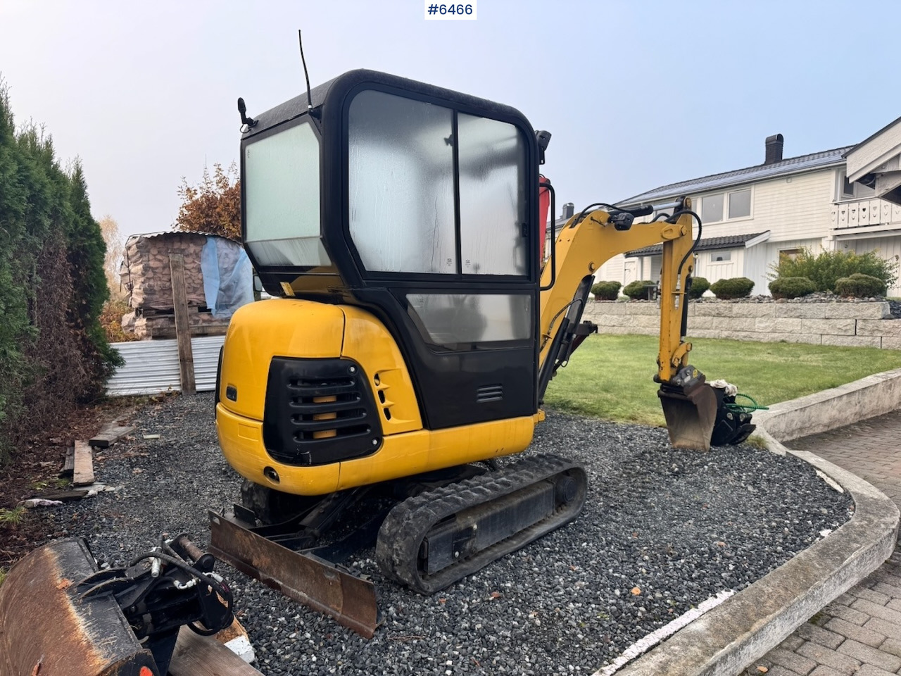 Approx. 2004 CAT 301.8 Mini excavator w/ 4 buckets and grapple. - Excavator: Foto 3 Approx. 2004 CAT 301.8 Mini excavator w/ 4 buckets and grapple. - Excavator: Foto 3