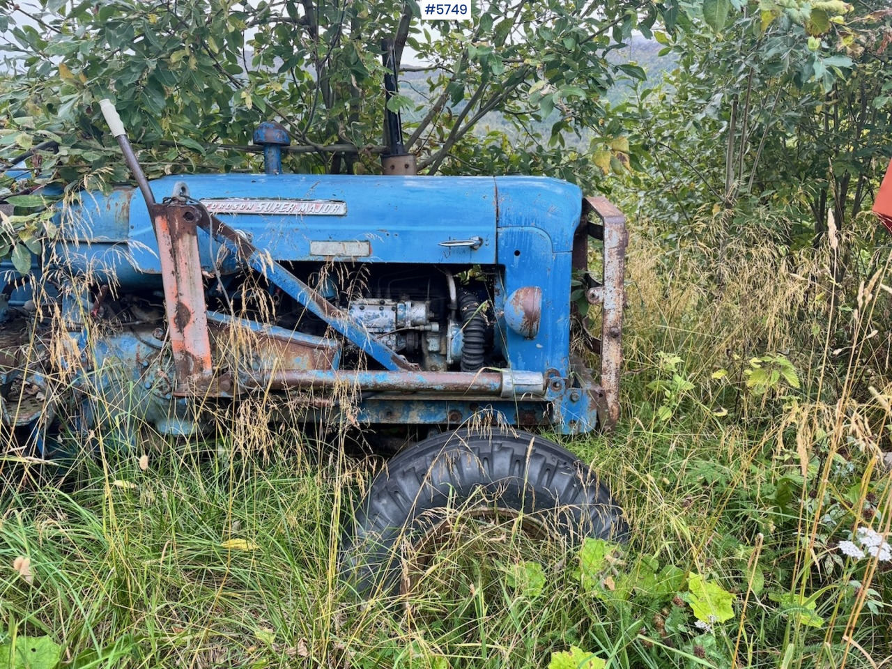 Ca. 1961 Fordson Super Major 4×2 Tractor w/ Bucket - Tractor agricol: Foto 3 Ca. 1961 Fordson Super Major 4×2 Tractor w/ Bucket - Tractor agricol: Foto 3