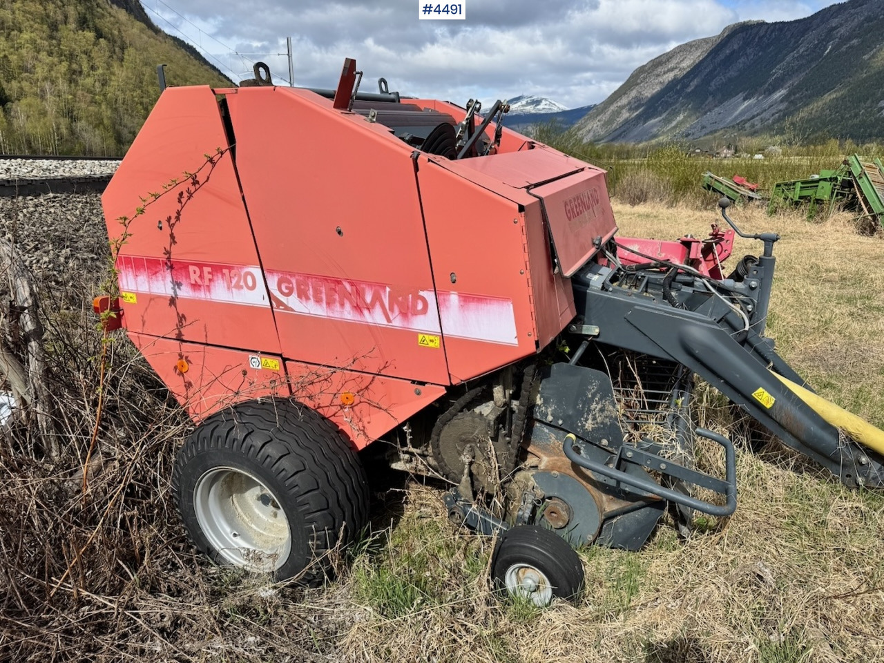 Ca. 1995 Vicon RF120 Round Baler - Utilaje pentru fân: Foto 1 Ca. 1995 Vicon RF120 Round Baler - Utilaje pentru fân: Foto 1