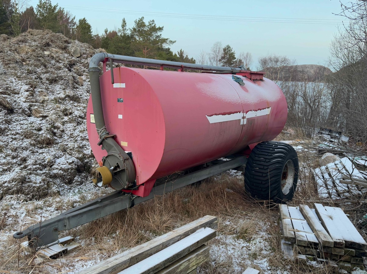 Fertilizer tank 6000 liters - Cisternă vidanjă: Foto 1 Fertilizer tank 6000 liters - Cisternă vidanjă: Foto 1