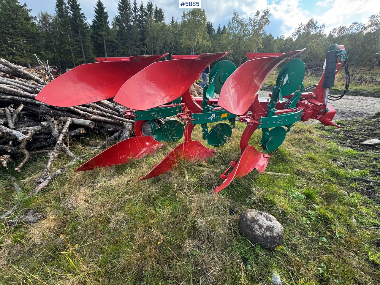 Kverneland 150S reversible plough, 3-furrow, year 2022. Never used – like new! - Maşină pentru prelucrarea solului: Foto 1 Kverneland 150S reversible plough, 3-furrow, year 2022. Never used – like new! - Maşină pentru prelucrarea solului: Foto 1