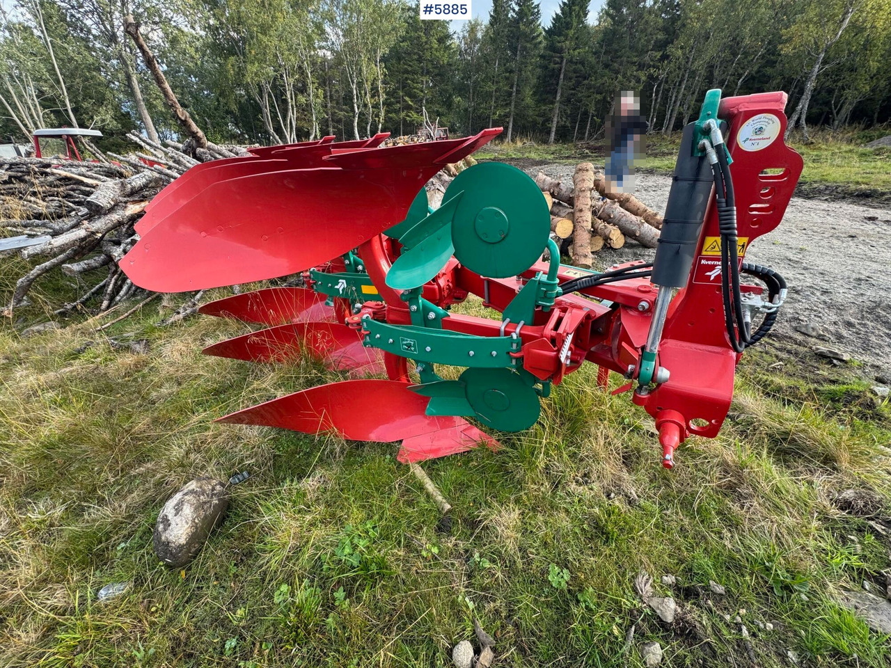 Kverneland 150S reversible plough, 3-furrow, year 2022. Never used – like new! - Maşină pentru prelucrarea solului: Foto 3 Kverneland 150S reversible plough, 3-furrow, year 2022. Never used – like new! - Maşină pentru prelucrarea solului: Foto 3