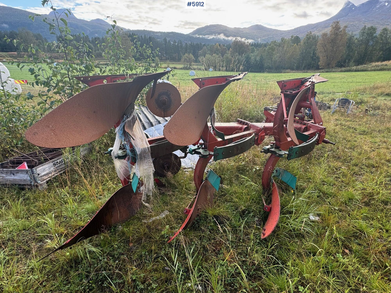 Kverneland 3-furrow reversible plough - Maşină pentru prelucrarea solului: Foto 1 Kverneland 3-furrow reversible plough - Maşină pentru prelucrarea solului: Foto 1