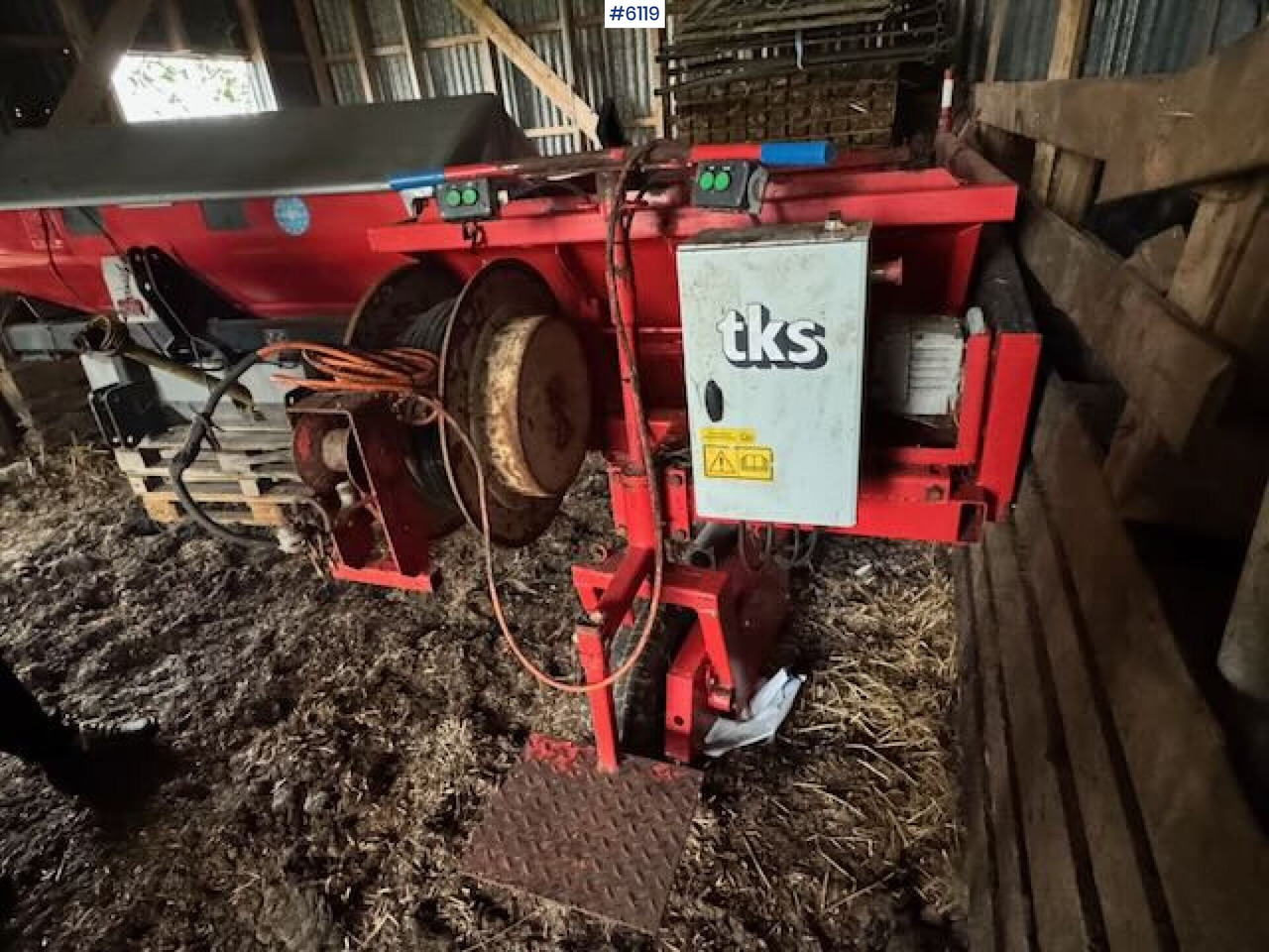 TKS F2 Combi Forerunner mounted on additional hook frame - Utilaje pentru fân: Foto 3 TKS F2 Combi Forerunner mounted on additional hook frame - Utilaje pentru fân: Foto 3