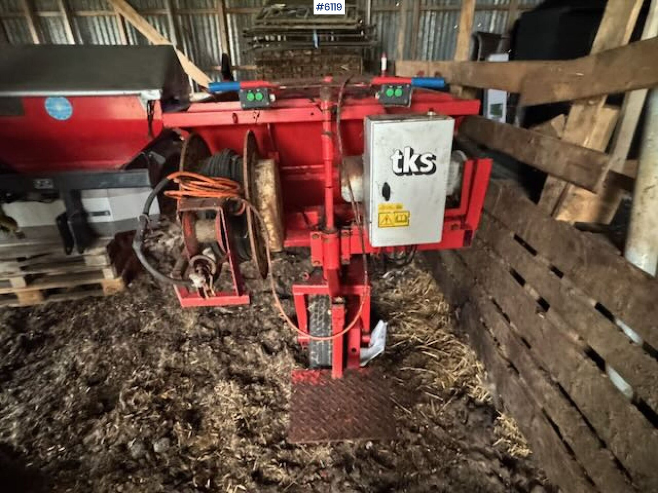 TKS F2 Combi Forerunner mounted on additional hook frame - Utilaje pentru fân: Foto 2 TKS F2 Combi Forerunner mounted on additional hook frame - Utilaje pentru fân: Foto 2