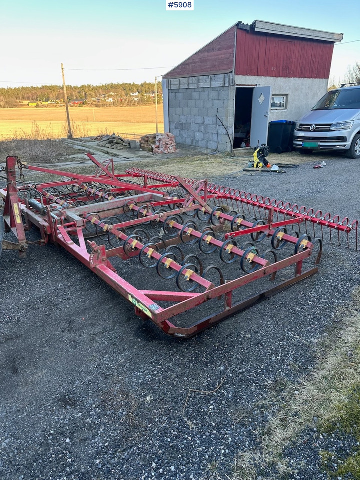 Väderstad Cultivator 4.6 m - Maşină pentru prelucrarea solului: Foto 2 Väderstad Cultivator 4.6 m - Maşină pentru prelucrarea solului: Foto 2