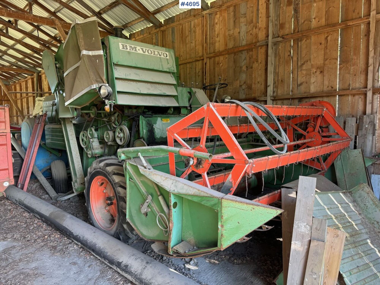 Volvo Aktiv 800 Combine harvester - Combină de recoltat cereale: Foto 1 Volvo Aktiv 800 Combine harvester - Combină de recoltat cereale: Foto 1