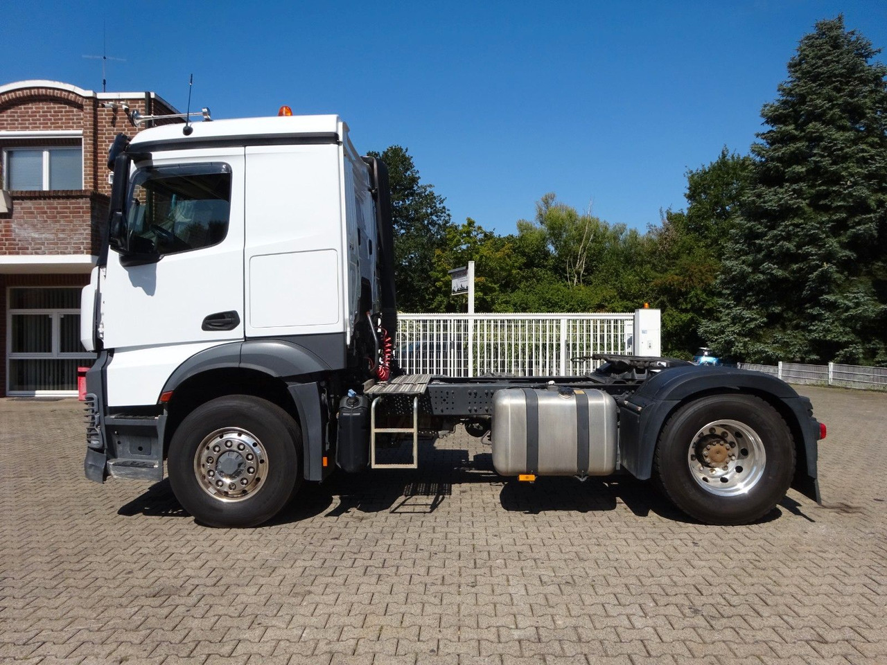 Mercedes-Benz 1846 Actros SZM HAD ALLRAD - Cap tractor: Foto 3 Mercedes-Benz 1846 Actros SZM HAD ALLRAD - Cap tractor: Foto 3