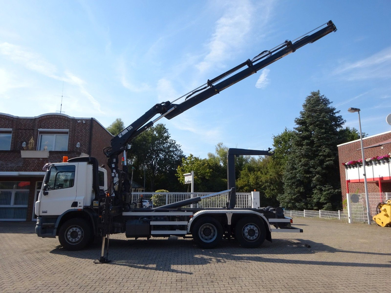 DAF 28-250 CF Abroller + HIA B195-3 Kran - Camion cu cârlig, Camion cu macara: Foto 1 DAF 28-250 CF Abroller + HIA B195-3 Kran - Camion cu cârlig, Camion cu macara: Foto 1