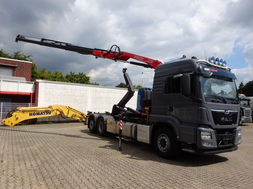 MAN 26.500 Abroller + Fassi F125A Kran 6x2-4 Allrad - Camion cu cârlig, Camion cu macara: Foto 3 MAN 26.500 Abroller + Fassi F125A Kran 6x2-4 Allrad - Camion cu cârlig, Camion cu macara: Foto 3