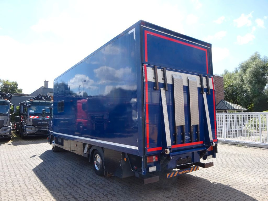 MAN 8.220 Koffer mit LBW als Wohnmobil ausgebaut 4x2 MAN 8.220 Koffer mit LBW als Wohnmobil ausgebaut 4x2 - Camion furgon: Foto 4 MAN 8.220 Koffer mit LBW als Wohnmobil ausgebaut 4x2 MAN 8.220 Koffer mit LBW als Wohnmobil ausgebaut 4x2 - Camion furgon: Foto 4