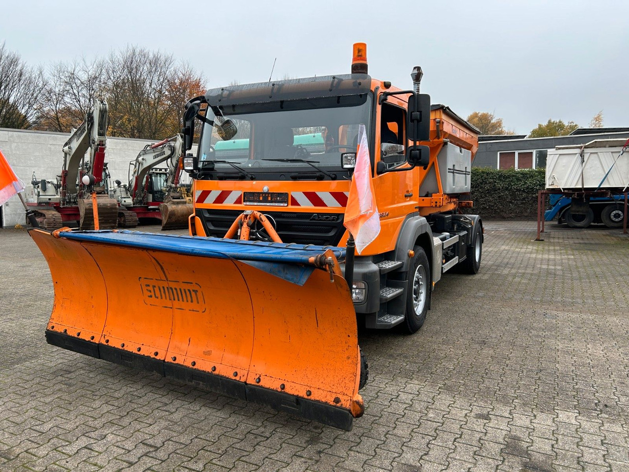 Mercedes-Benz 1824 Axor Abroller mit Schneeschild und Streuer - Camion cu cârlig: Foto 1 Mercedes-Benz 1824 Axor Abroller mit Schneeschild und Streuer - Camion cu cârlig: Foto 1