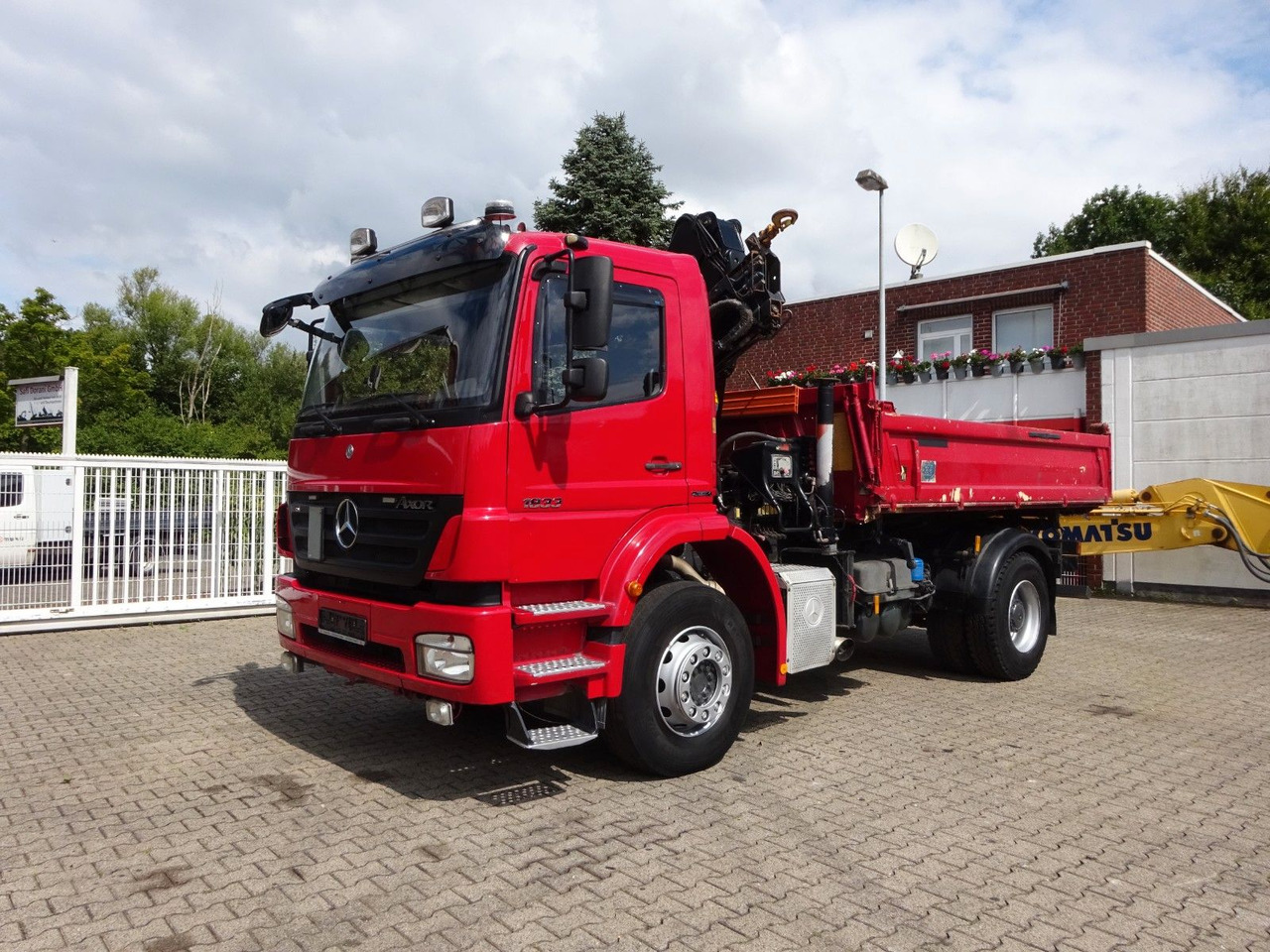 Mercedes-Benz 1833 Axor Meiller 3Skipper +HIAB 111 HIDUO +Funk - Camion basculantă, Camion cu macara: Foto 2 Mercedes-Benz 1833 Axor Meiller 3Skipper +HIAB 111 HIDUO +Funk - Camion basculantă, Camion cu macara: Foto 2