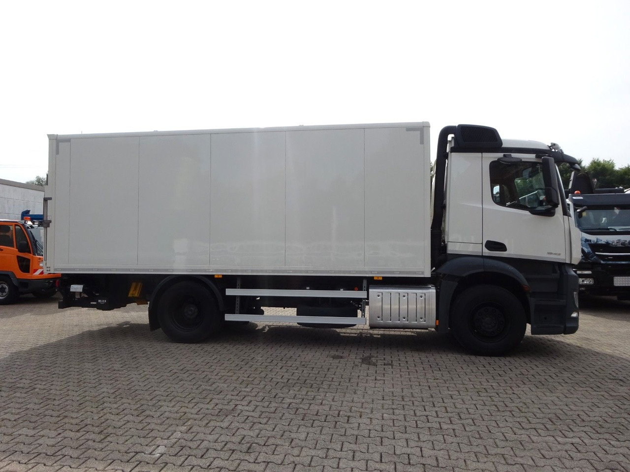 Camion furgon Mercedes-Benz 1842 Antos Koffer  + BÄR Ladebordwand 4x2: Foto 10